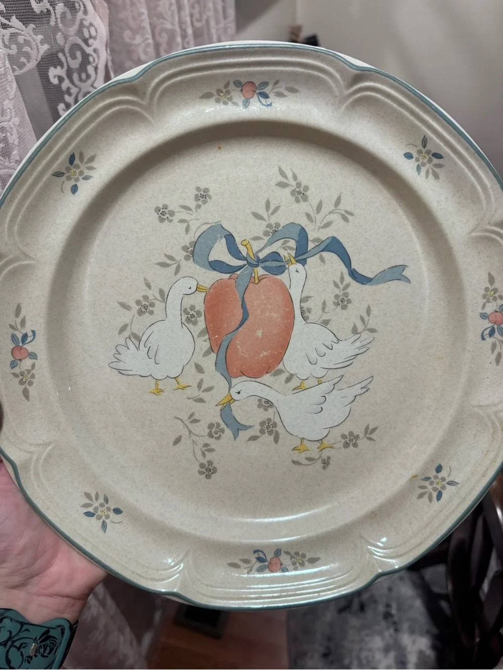 Vintage-style Decorative Marmalade 12-inch chop plate